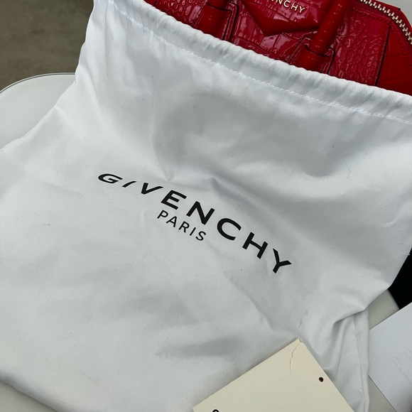 Authentic Givenchy Mini Antigona bag in crocodile effect leather - Picture 4 of 4